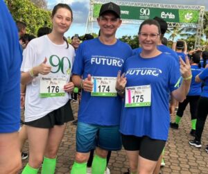 na foto eleone de adir com a filha participando de uma maratona beneficente na bahia