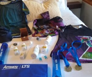 nessa foto vário presente e mimos que a empresa amway deixou como surpresa no quarto do hotel x-caret méxico.