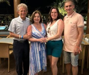 um foto exclusiva de eleone e adir pettenon com o casal de lideres sheila e fábio de souza neto na bahia